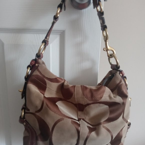 Coach Signature Hobo - Picture 2 of 4